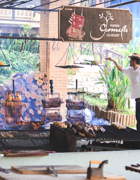 Moda de viola ao vivo no churrasco de chão da Gamela